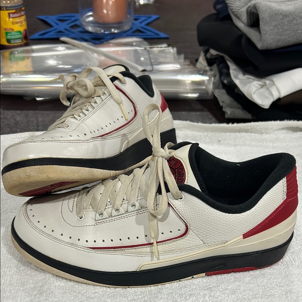 🔥🔥🔥Jordan Retro 2 (2015)Low-Top Athletic Sneakers - White with Black & Red